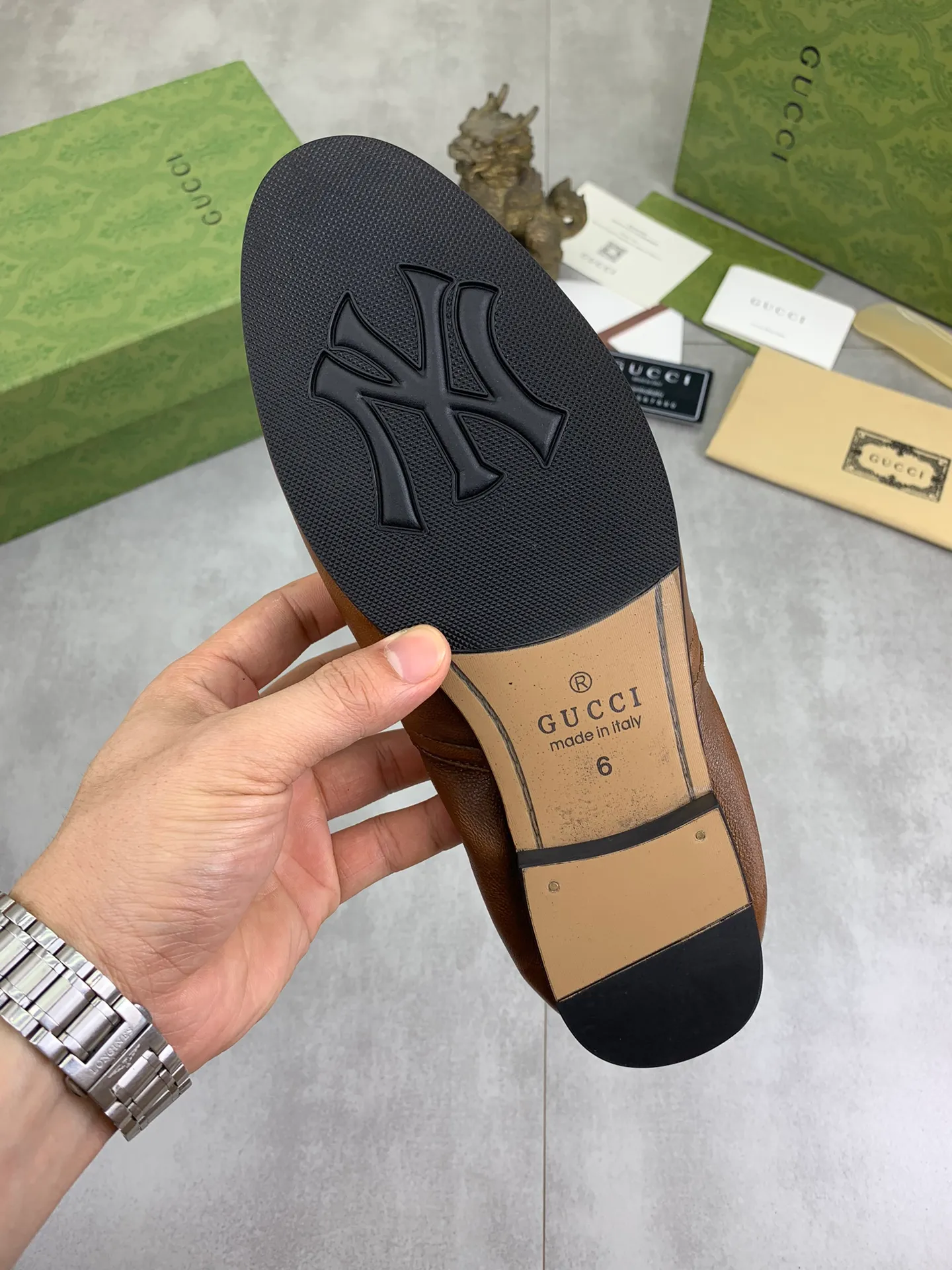 Men's Men's Shoes💰P520💰【New Style】Water-dyed Niuli Gucci's most popular selection of lazy slip-on leather shoes (Gucci) official website latest Gucci lazy leather shoes, hot style 💥 simple and elegant style, exclusive for trendy men. Unique official website latest brand original double G embossing Elements 👑 Original Gucci decoration, fashionable and elegant, fabric original calfskin ✅ fully imported first-layer cowhide lining, official website designated wear-resistant, rubber business outsole, classic model taken at the counter in real life 🎬38-44 black brown optional